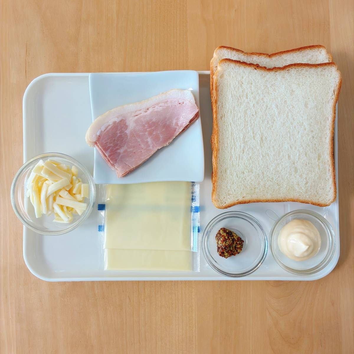 パスコ公式の「チーズたっぷり！ボリュームホットサンド」のレシピ