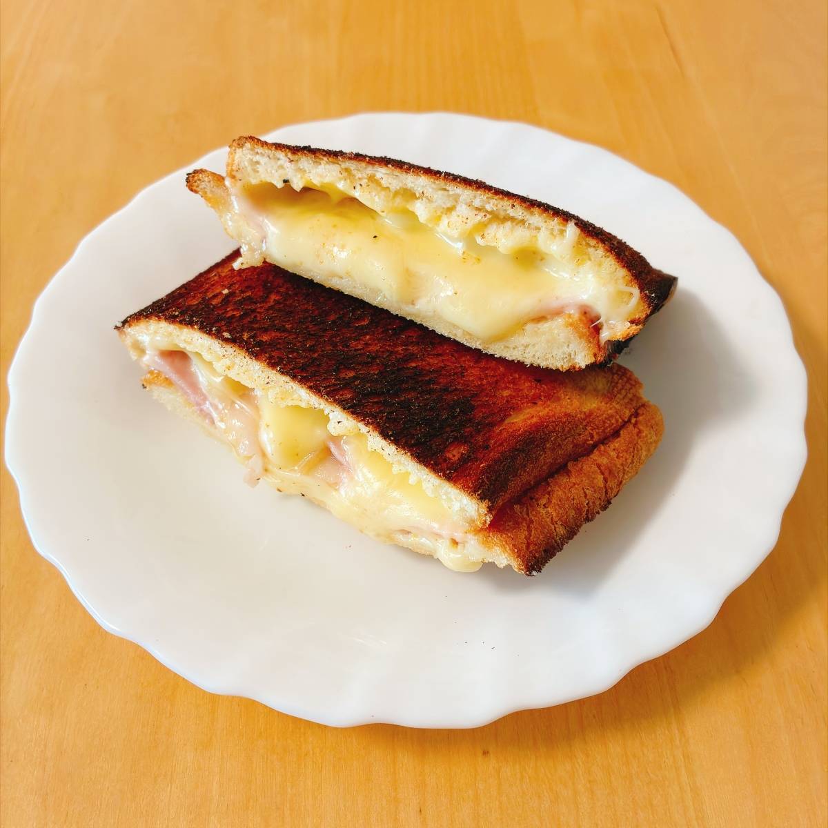 パスコ公式の「チーズたっぷり！ボリュームホットサンド」のレシピ