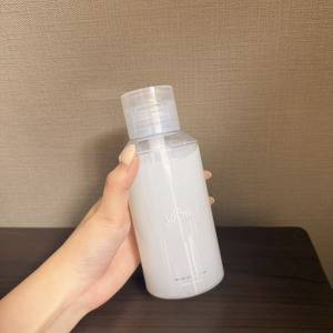 大容量が嬉しい♪首元までたっぷり使える「glow」のレモン化粧水