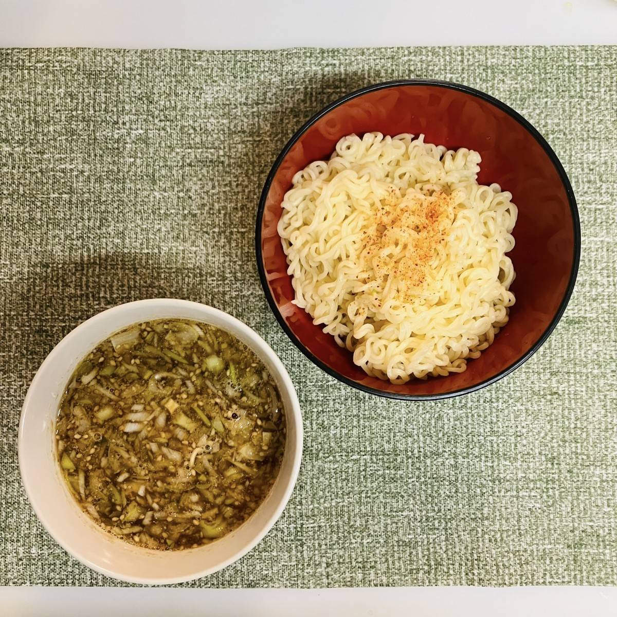 サッポロ一番公式の「ごまと薬味が香る！冷やしるラーメン」のレシピ