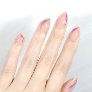縦長効果で垢抜ける。不器用さん向けの「ラインネイル」のやり方