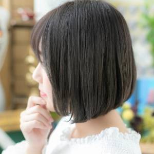  前下がりシルエットボブ 