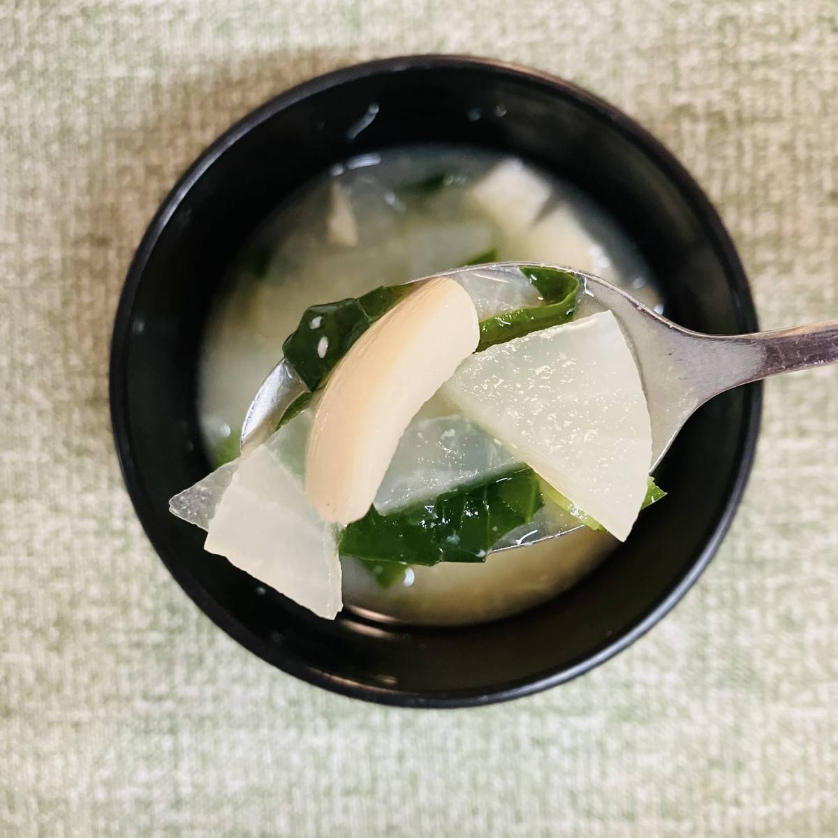 JAグループ公式の「小松菜と大根と椎茸の味噌汁」のレシピ