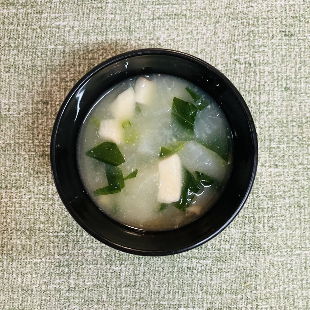 JAグループ公式の「小松菜と大根と椎茸の味噌汁」のレシピ