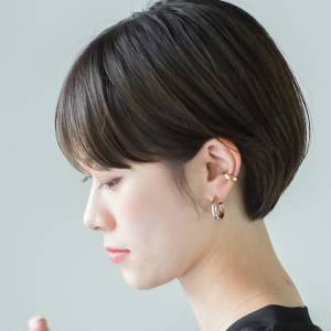  重めの黒髪ショート 