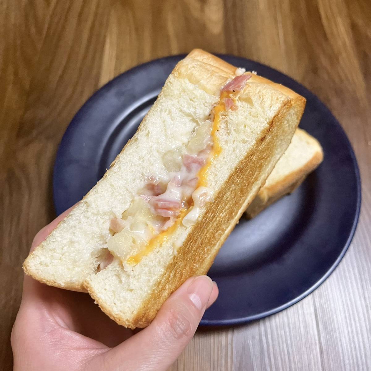 ヤマザキ公式の「ベーコンとポテトのホットサンド」のレシピ
