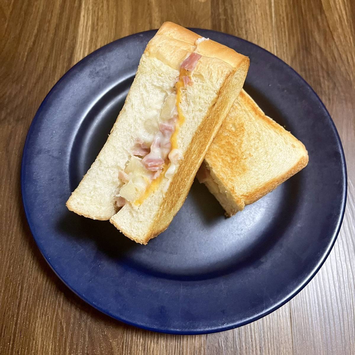 ヤマザキ公式の「ベーコンとポテトのホットサンド」のレシピ