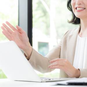  説明する人 