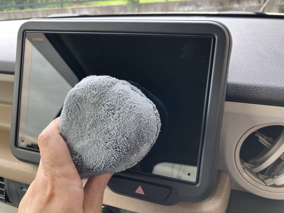 セリアの車内用マイクロファイバークリーナー しずく型
