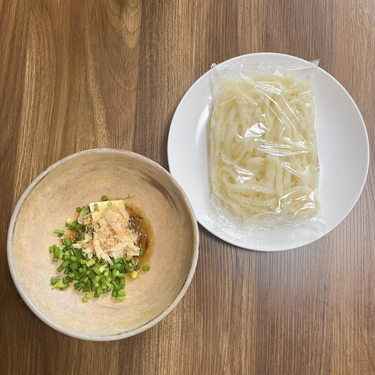 テーブルマーク公式の「釜玉風わさびバターうどん」のレシピ