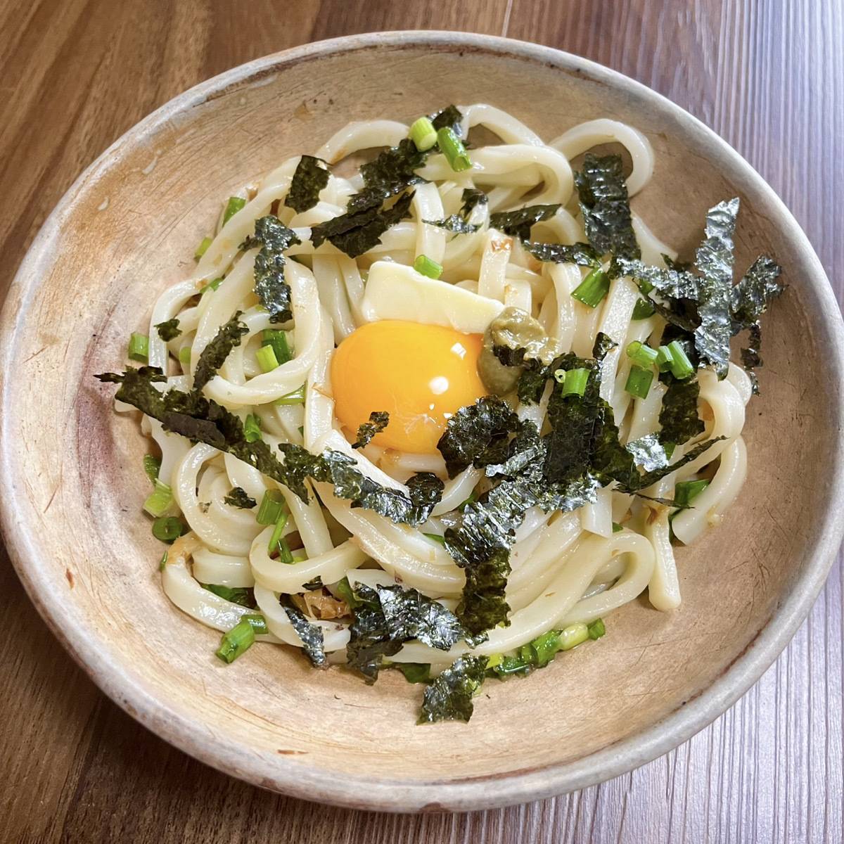 テーブルマーク公式の「釜玉風わさびバターうどん」のレシピ