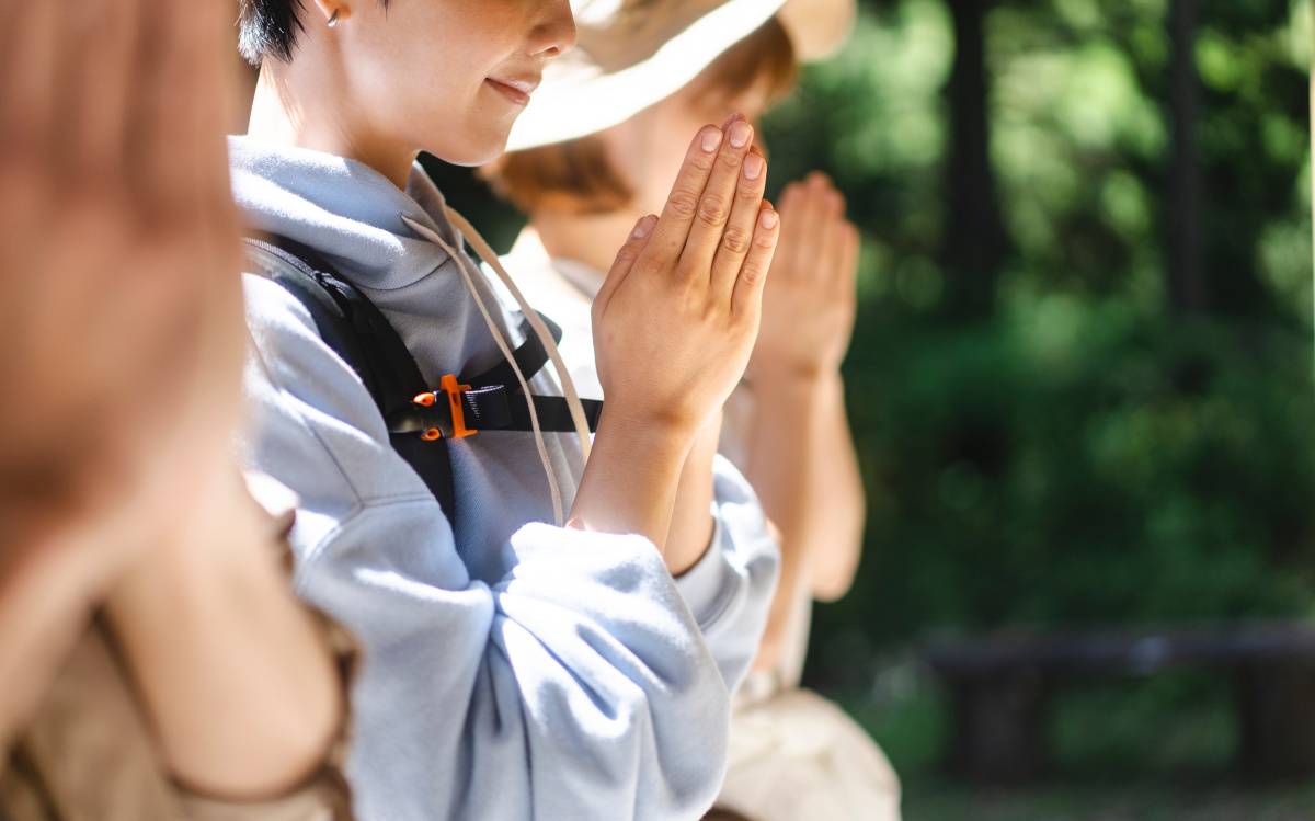 祈る人