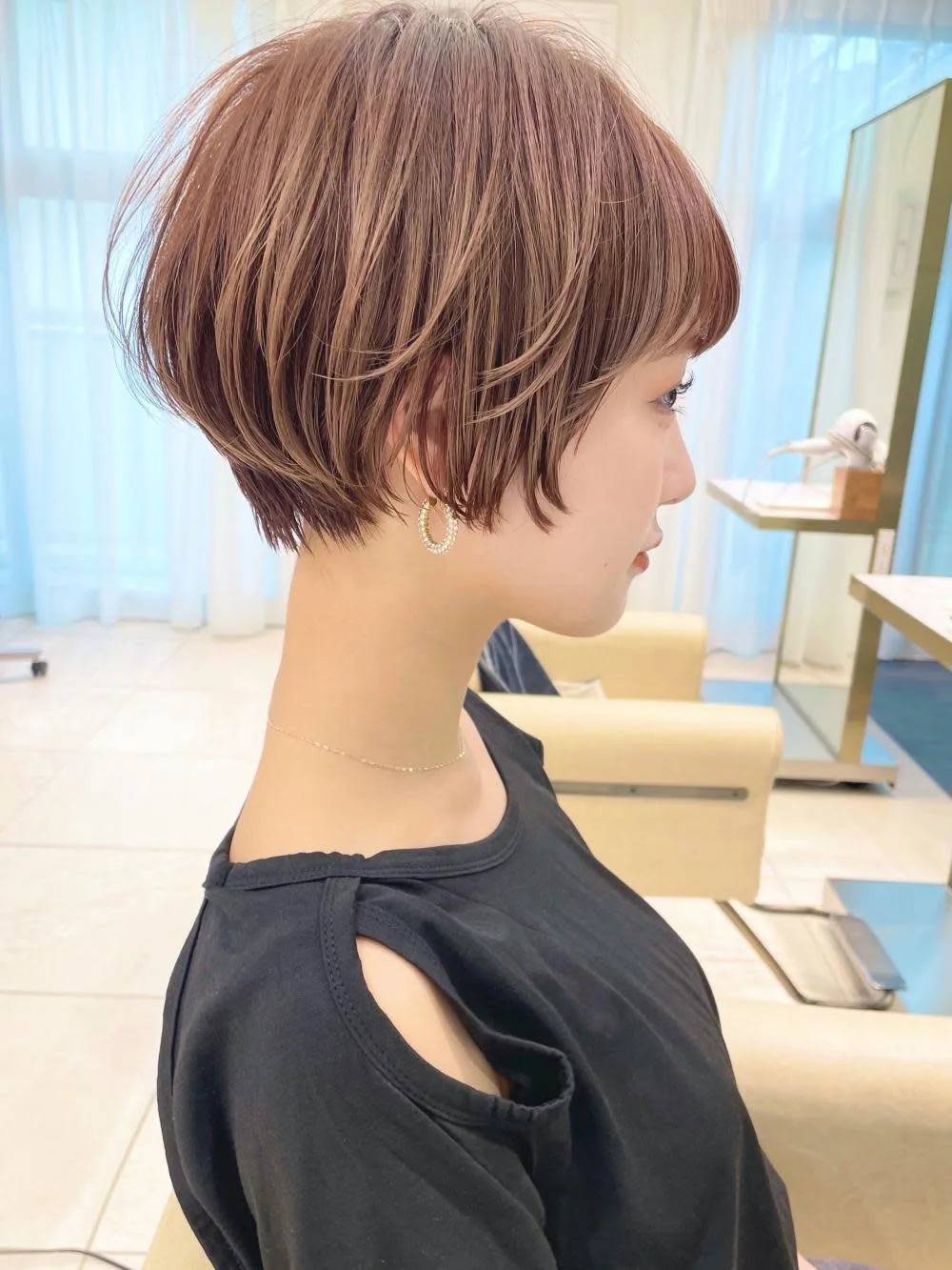 襟足がコンパクトなショート