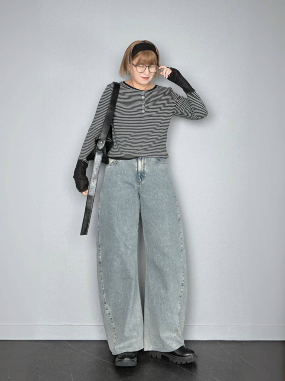 ボーダー柄トップス×ワイドデニムパンツ