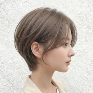  小顔効果抜群のひし形レイヤーショート 