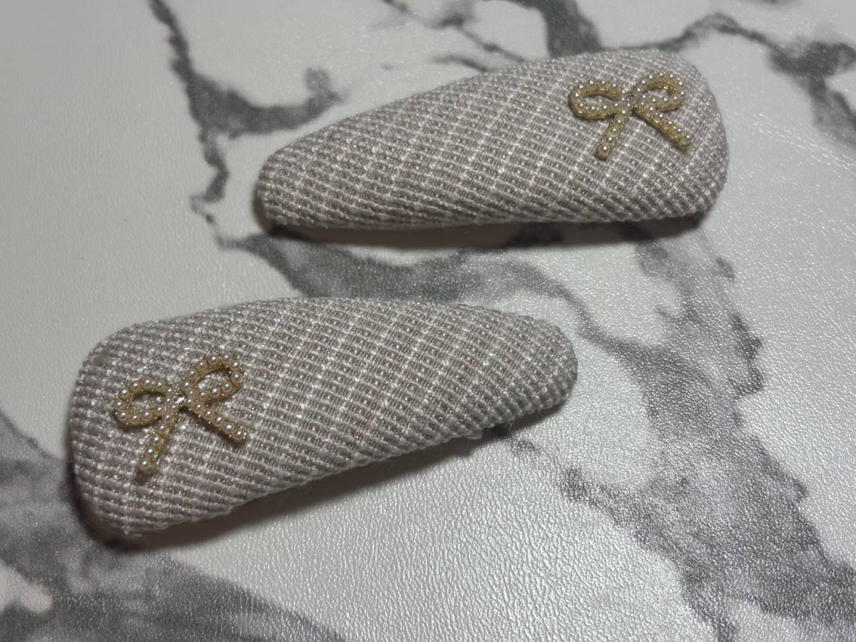 3COINS リボン付ツイードパッチンピン2個セット　デザイン＆質感チェック①