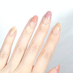 大人可愛く垢抜ける。不器用さん向け「バルーンフレンチネイル」のやり方