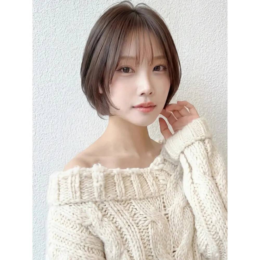 ダークグレージュのナチュラルショートボブ