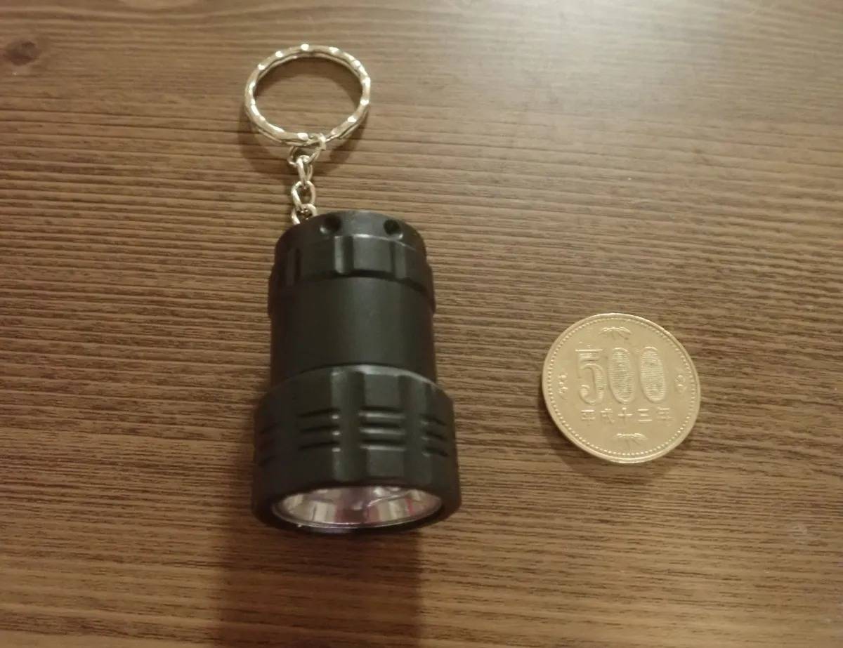 DAISO(ダイソー)：3LEDショートランチャーライト