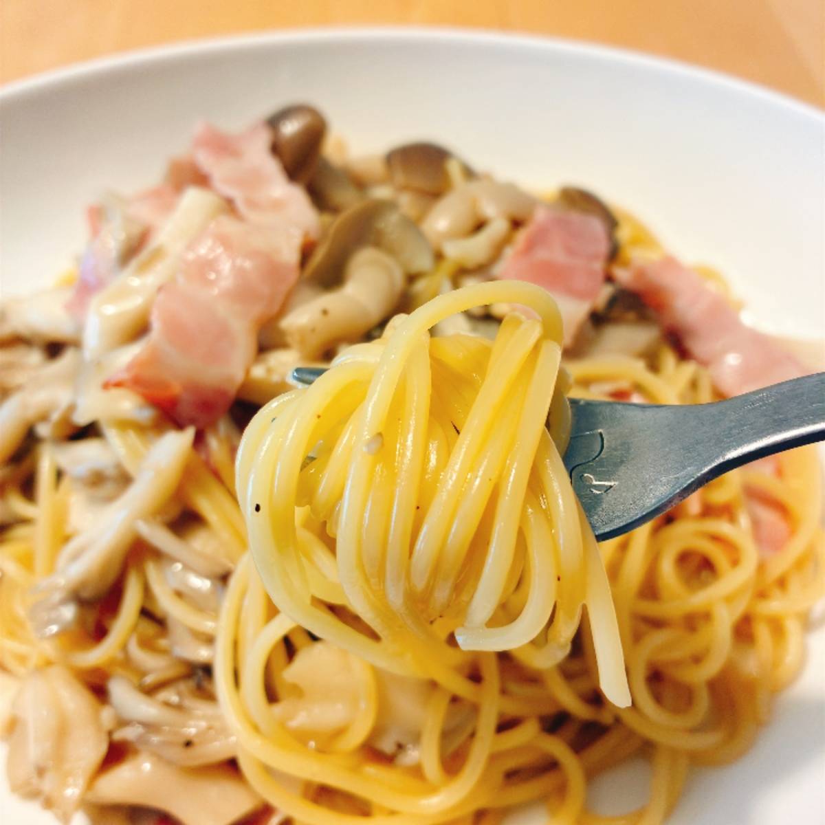マ・マー公式の「ワンパン！きのことベーコンの和風パスタ」のレシピ