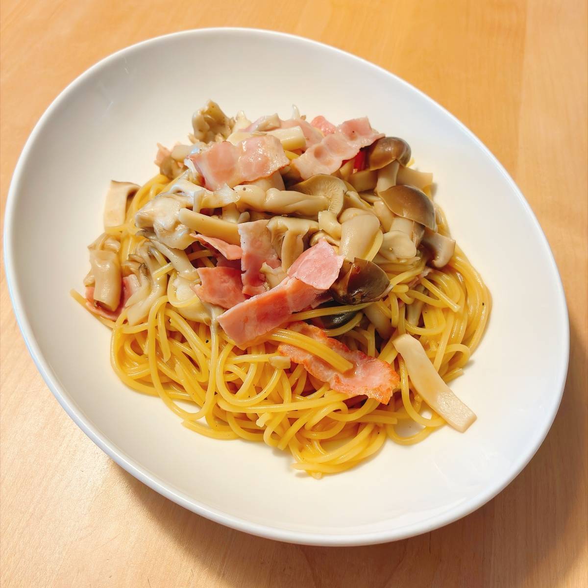 マ・マー公式の「ワンパン！きのことベーコンの和風パスタ」のレシピ
