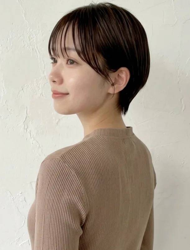 シンプル暗髪ショート