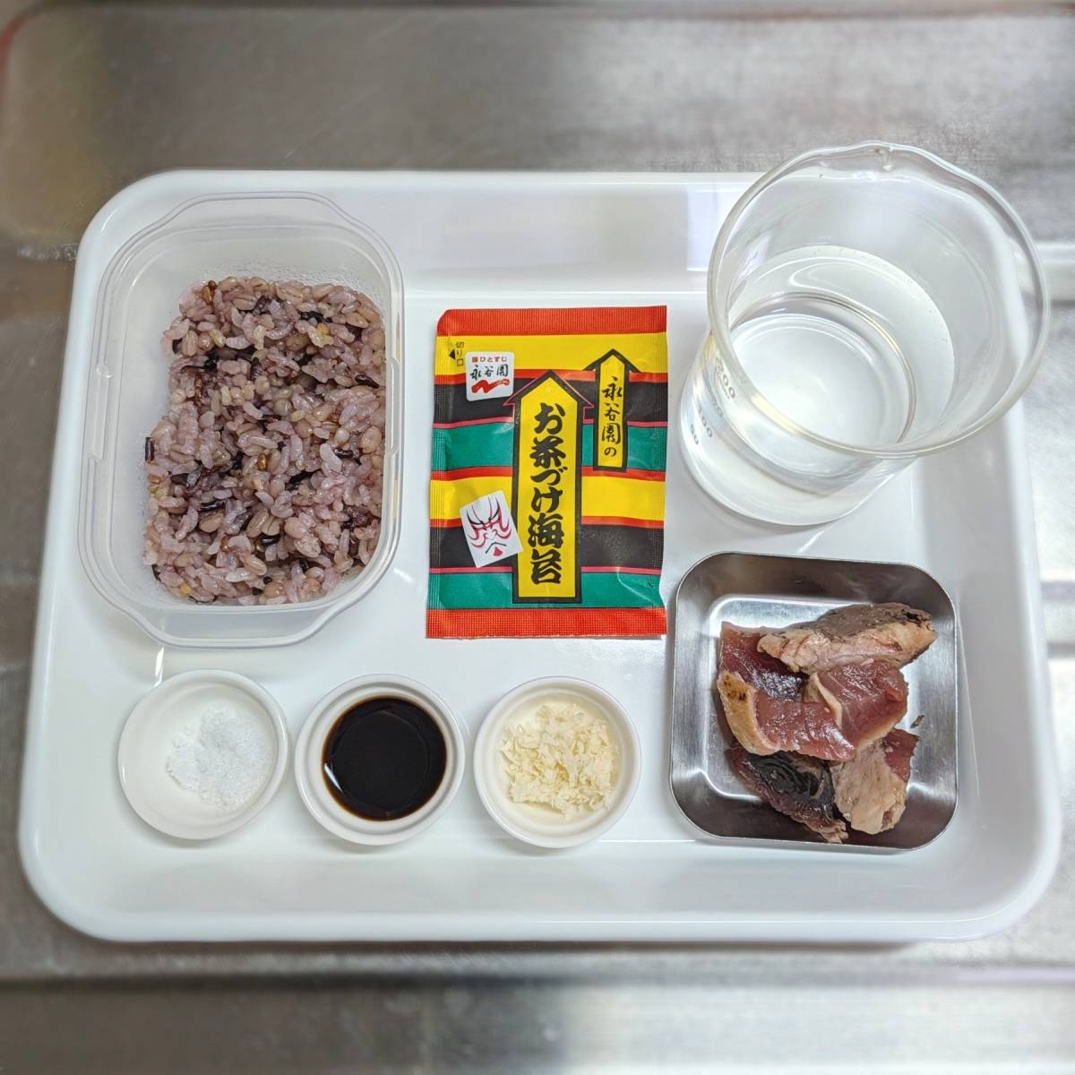 永谷園公式の「鰹のたたき冷やし茶づけ」のレシピ