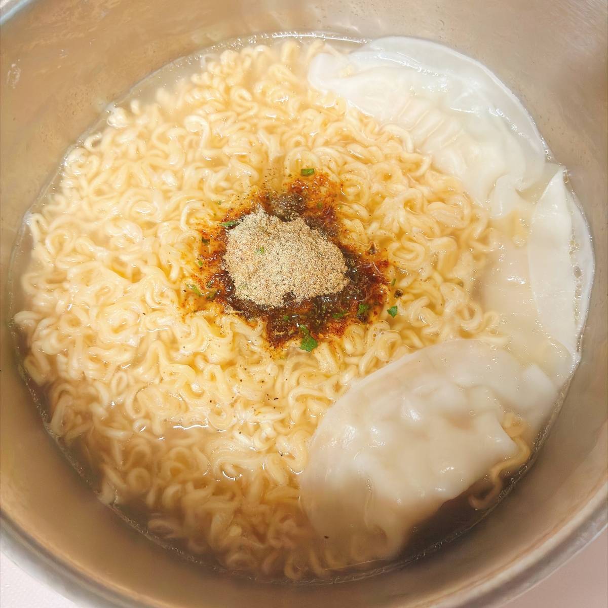 サッポロ一番公式の「【ヨコハマ一番】シュウマイしょうゆラーメン」のレシピ