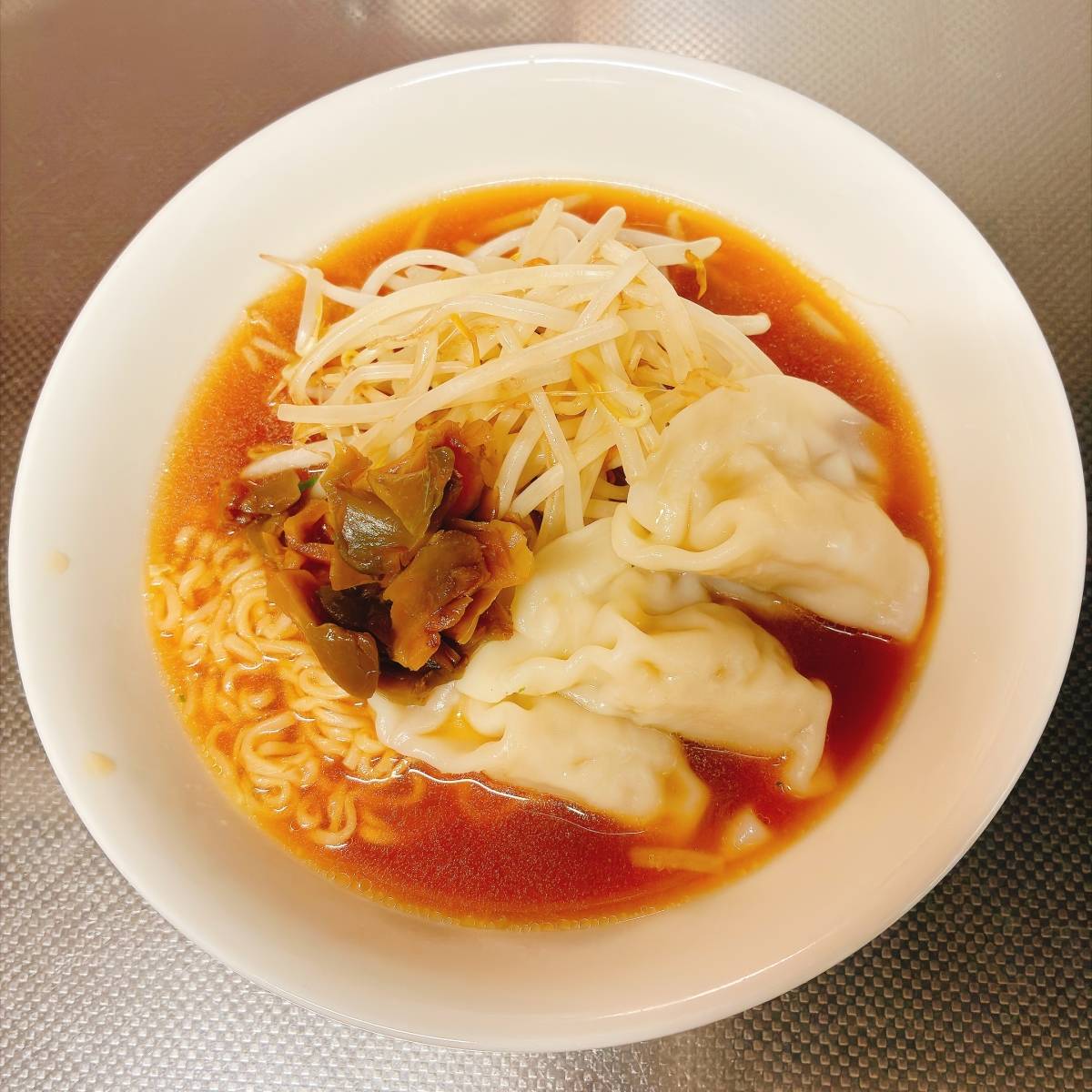サッポロ一番公式の「【ヨコハマ一番】シュウマイしょうゆラーメン」のレシピ