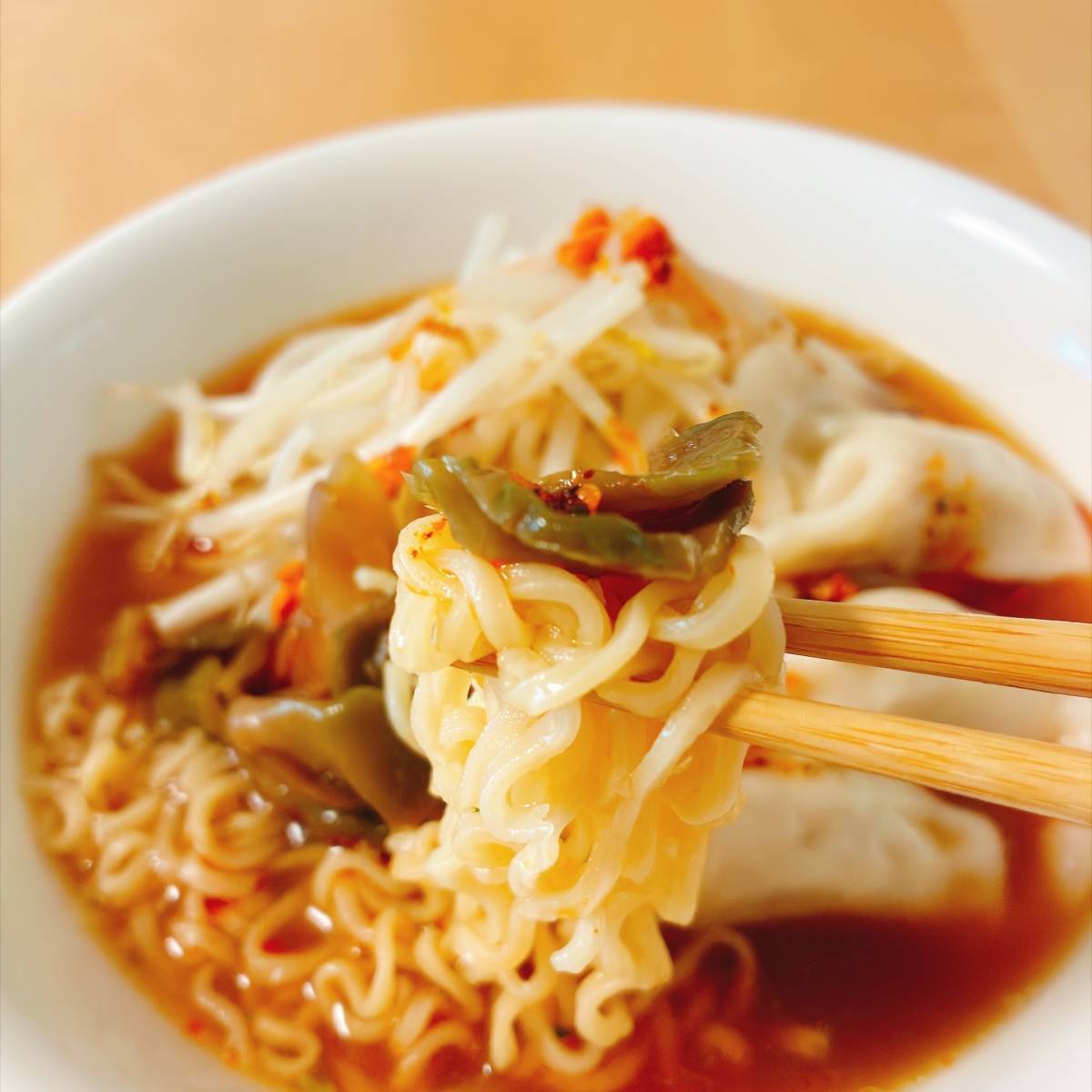 サッポロ一番公式の「【ヨコハマ一番】シュウマイしょうゆラーメン」のレシピ