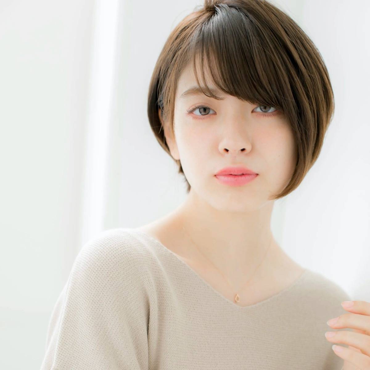 上品見え前下がりショート