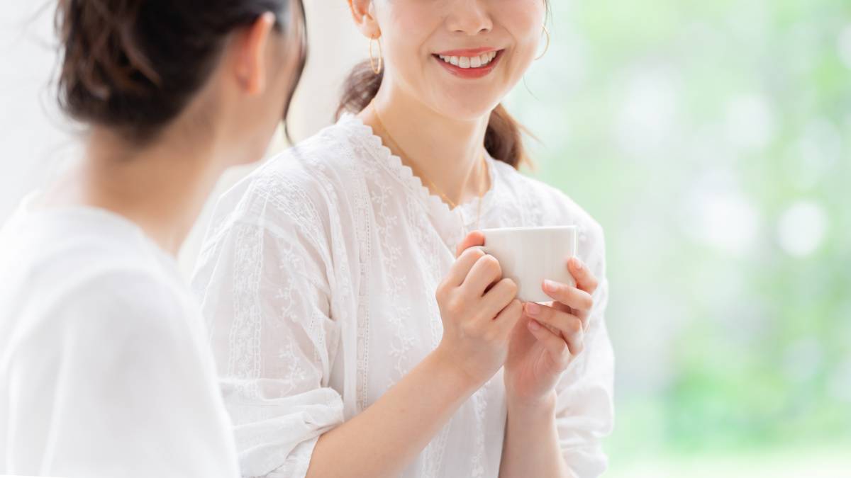 話す人