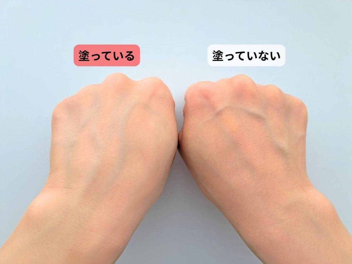SOFINA Primavista(ソフィーナ プリマヴィスタ) 角層保水プライマー クリアラベンダーの手元スウォッチ