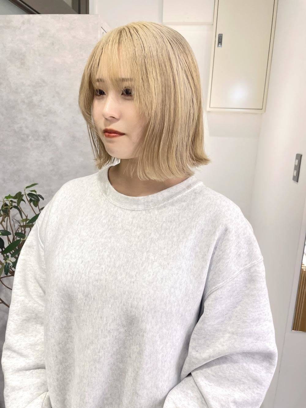 ブロンドカラーのボブ