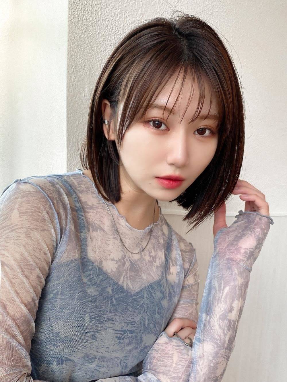 前下がりシルエットボブ