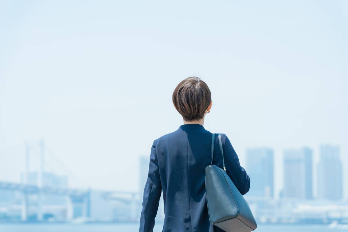 眺める人