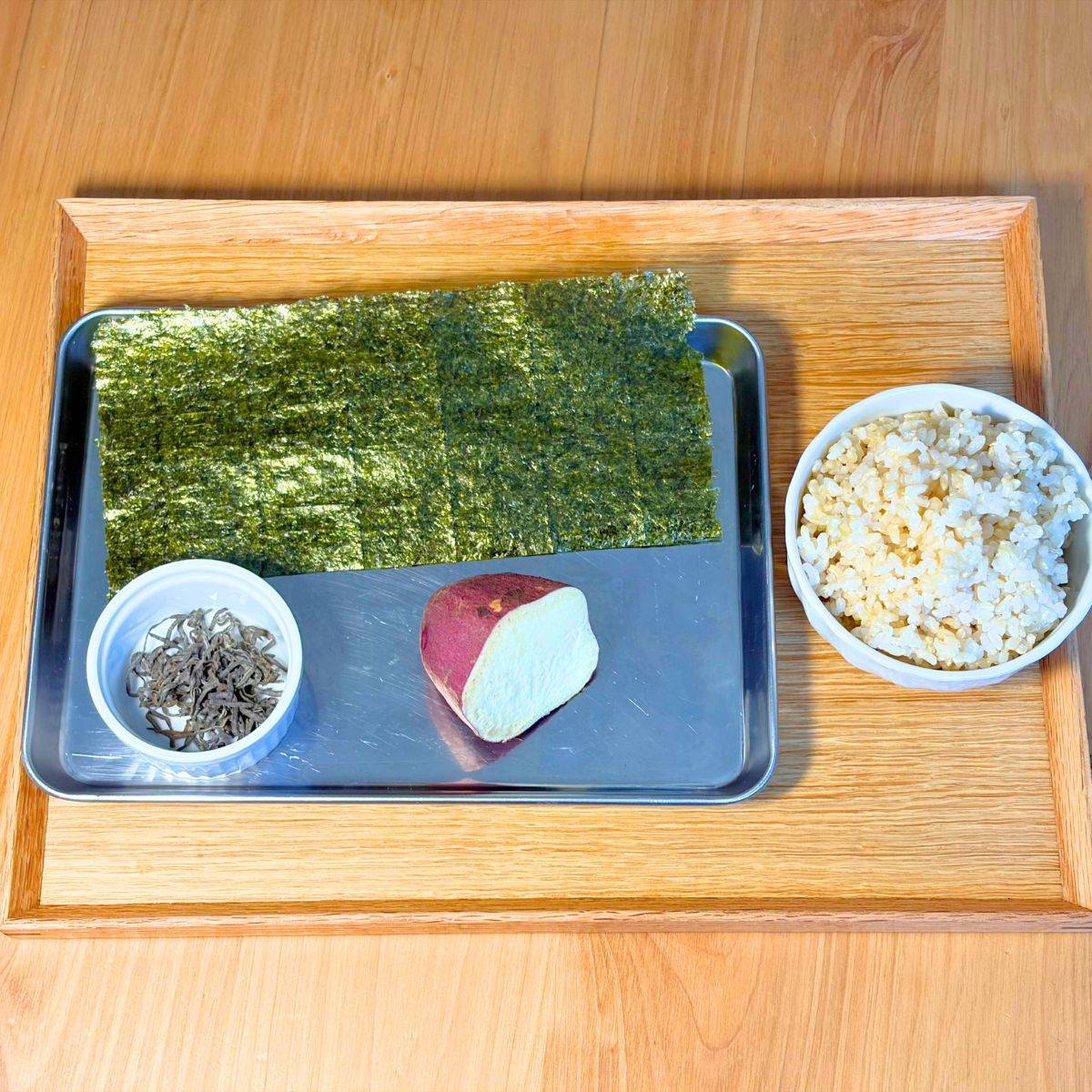 JAグループ公式の「さつまいもと塩昆布の海苔巻きおにぎり」のレシピ