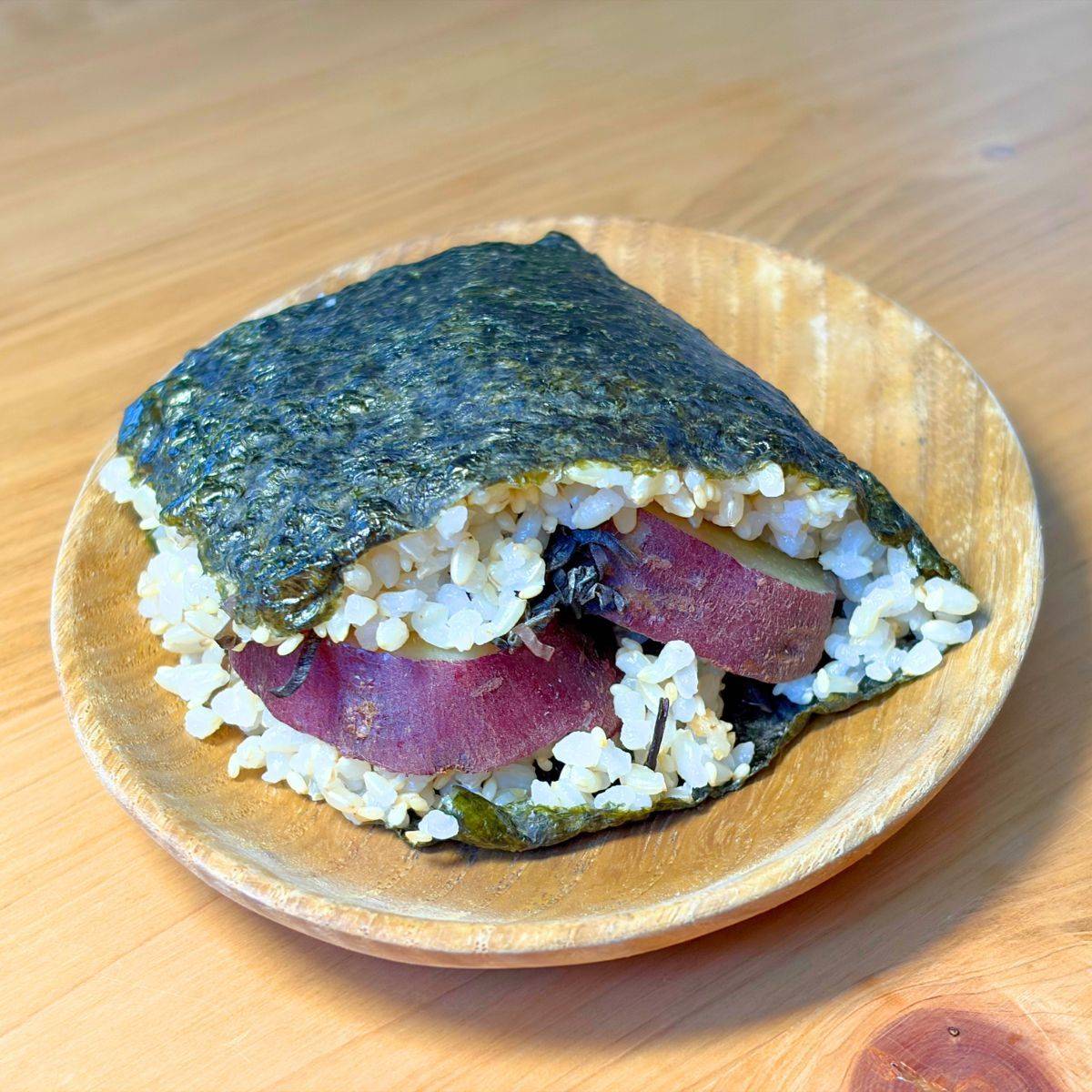JAグループ公式の「さつまいもと塩昆布の海苔巻きおにぎり」のレシピ