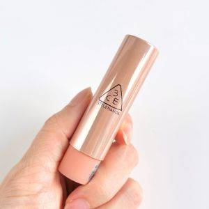 ひと塗りで最高に垢抜ける……。とんでもなく使える「最強リップ」