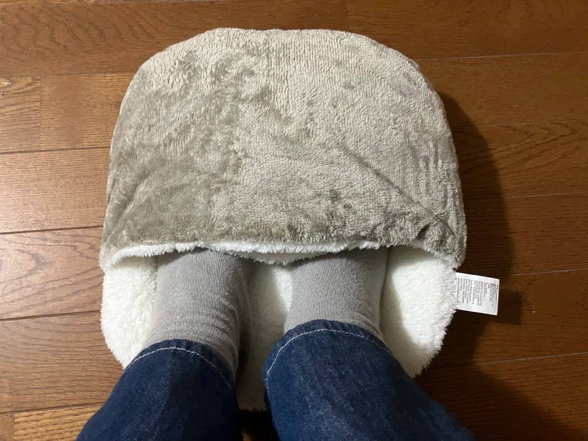 DAISO(ダイソー)：フットウォーマー(フランネル調、吸湿発熱)