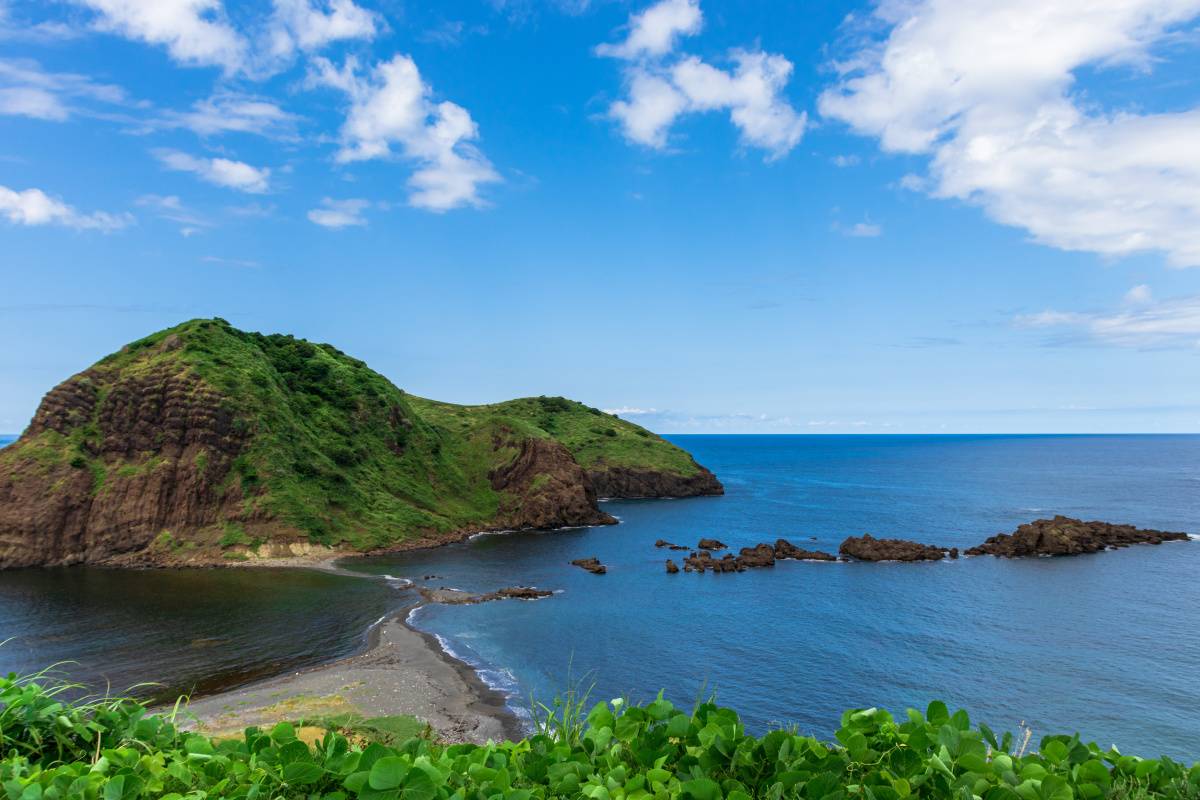 佐渡島の二ツ亀海水浴場