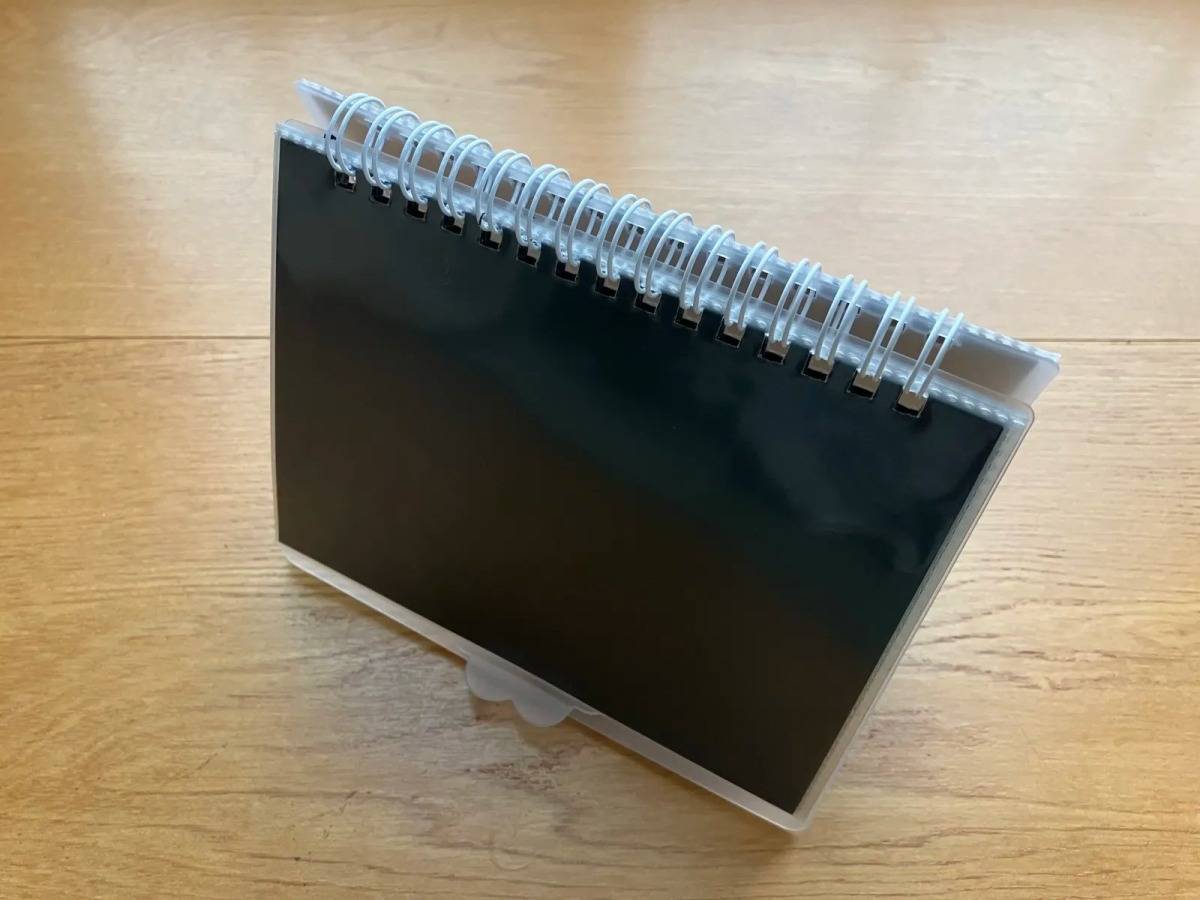 Seria(セリア):めくれるフォトスタンドにもなるアルバム