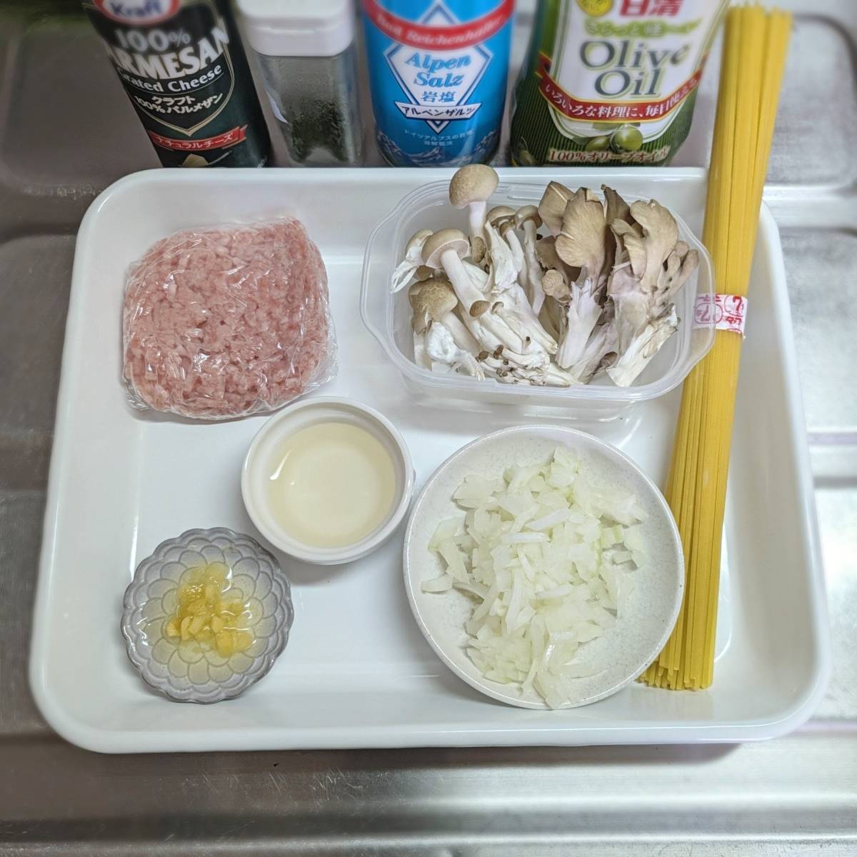 マ・マー公式の「合いびき肉ときのこの白いボロネーゼ」のレシピ