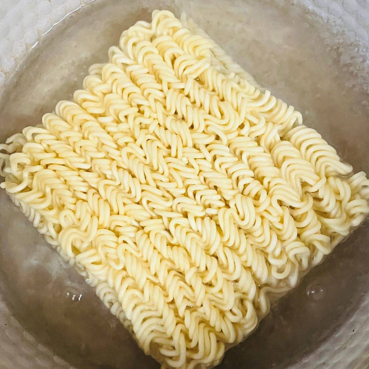 サッポロ一番公式の「【ホッカイドウ一番】バタチーミルクみそラーメン」のレシピ