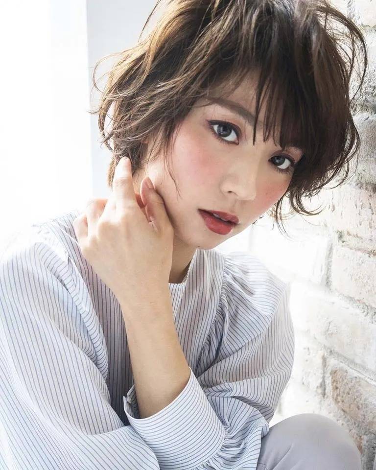 くせ毛を活かすニュアンスボブ