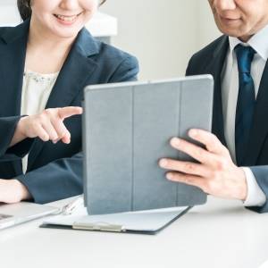  話す人 