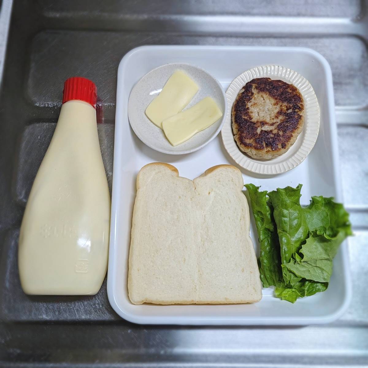 ヤマザキ公式の「チーズとハンバーグのふかふわよくばりサンド」のレシピ