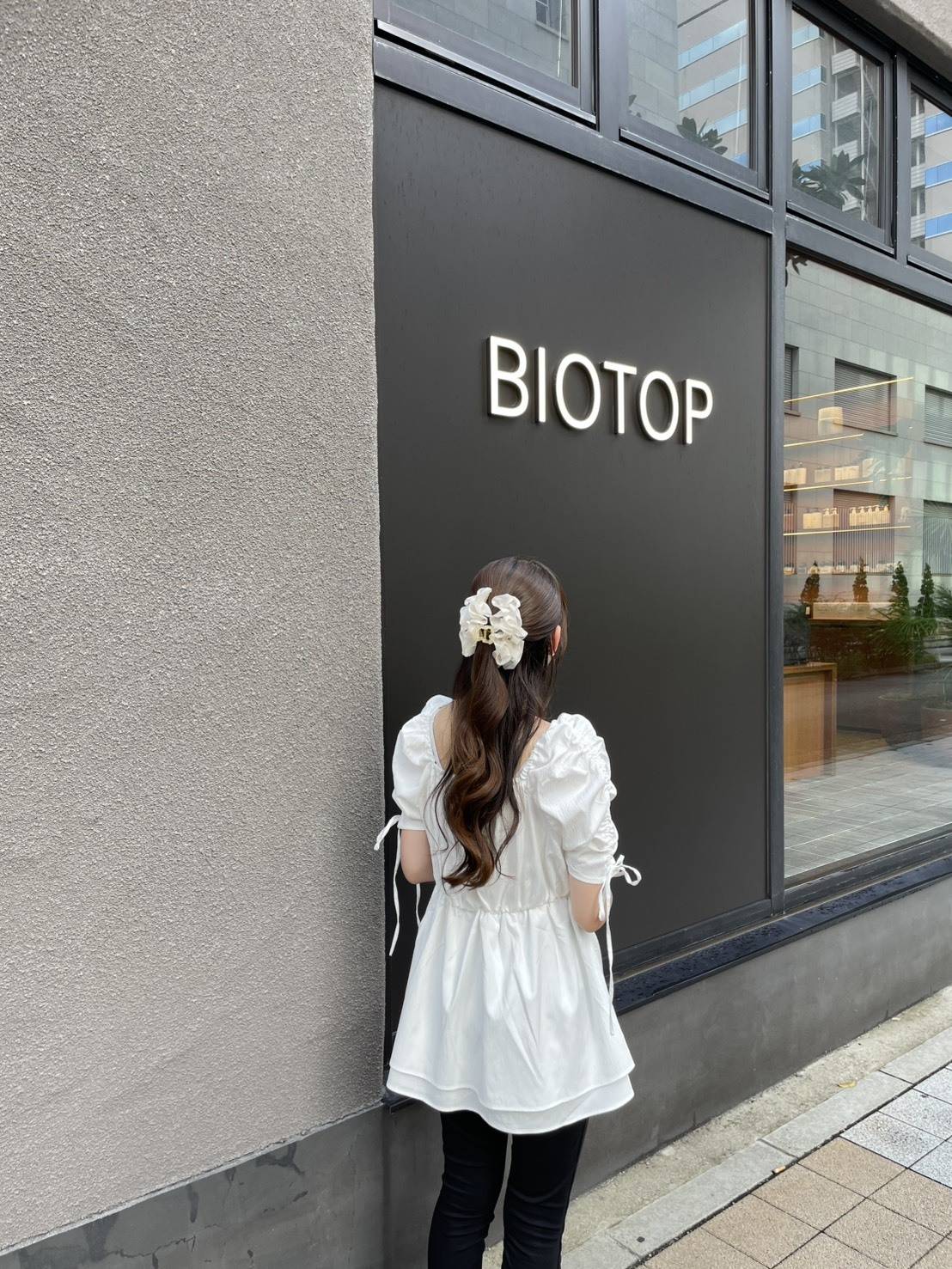 リボンやパールをあしらったヘアクリップ