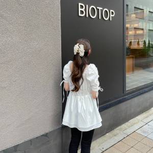 後ろ姿まで華やかに♡コーデの完成度が上がる「リボン×パール」の大人可愛いヘアクリップ