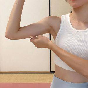 確実に「二の腕」を細くするならコレ。寝ながらできる簡単エクササイズ